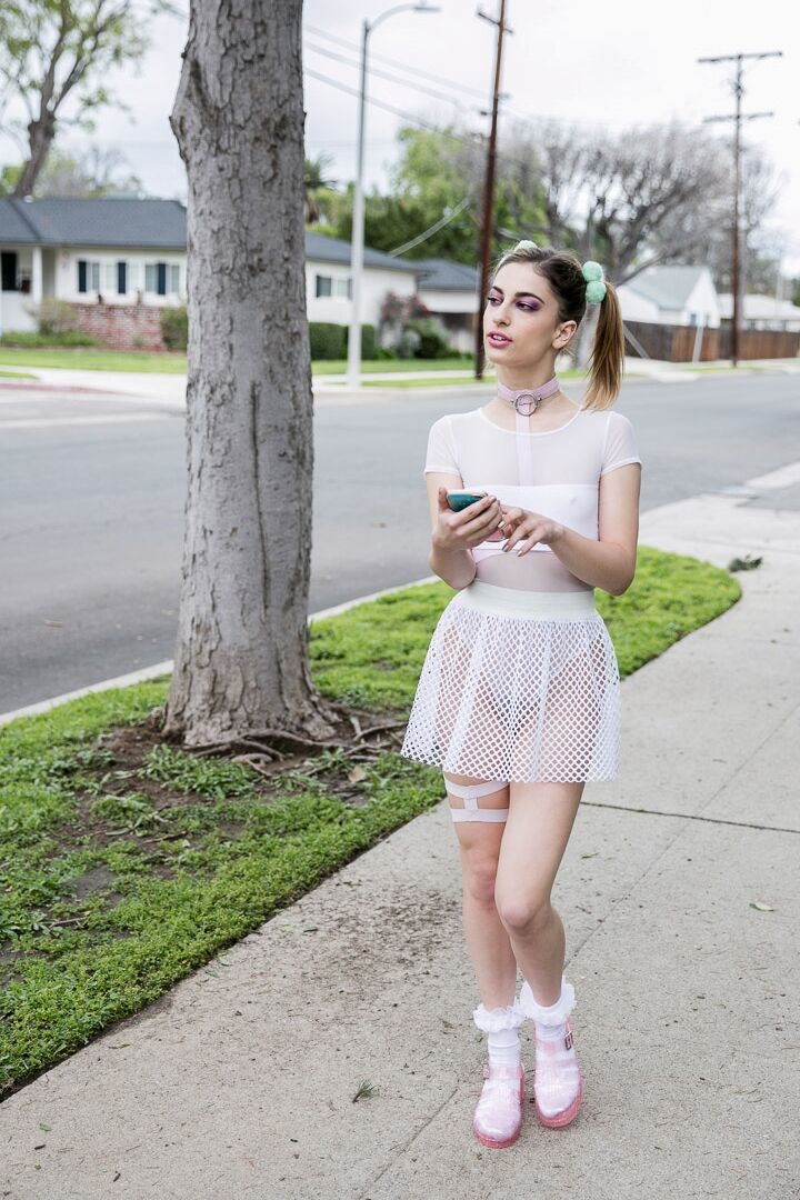 15P La inocente adolescente Kristen Scott es introducida al sexo duro por su nuevo novio