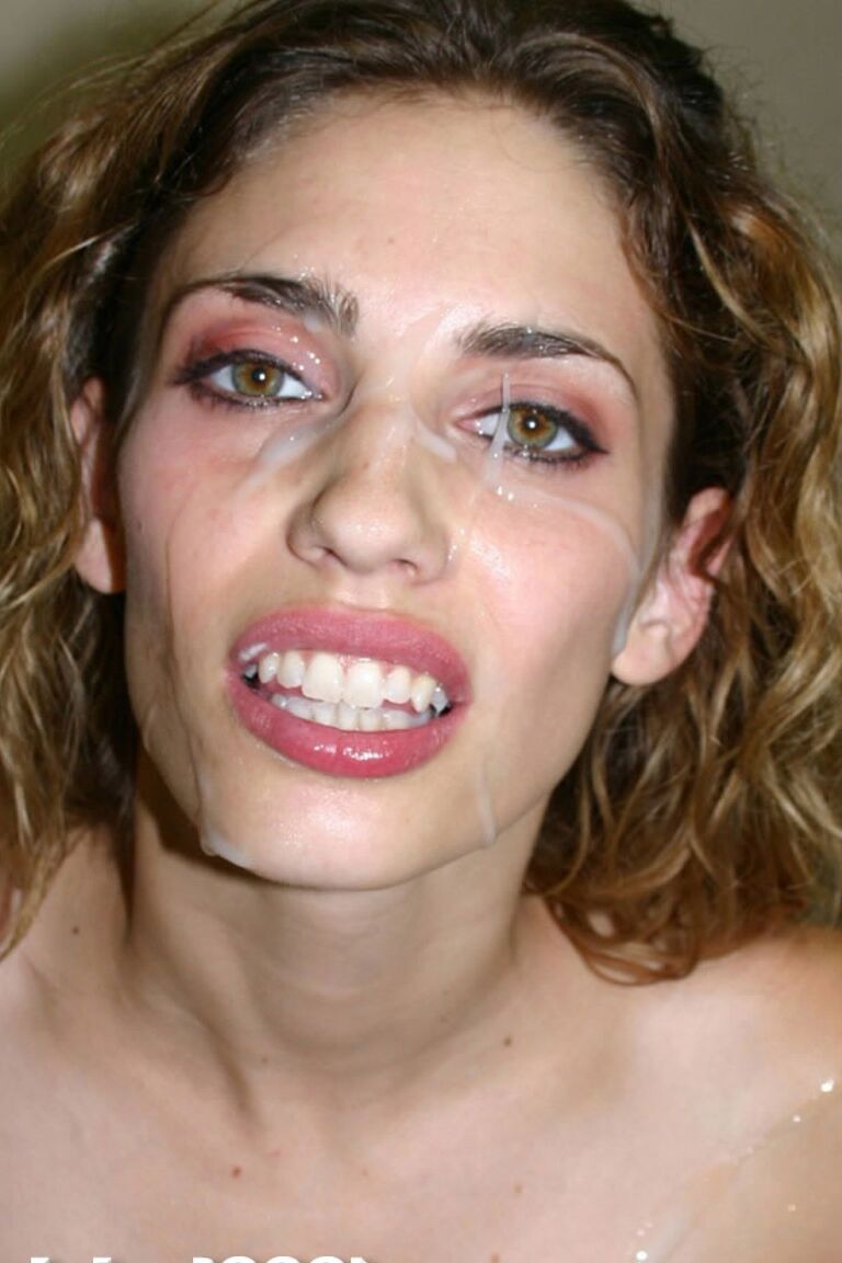 21P Puta amadora Charlotte Webb deepthroats uma vara grande e recebe tratamento facial