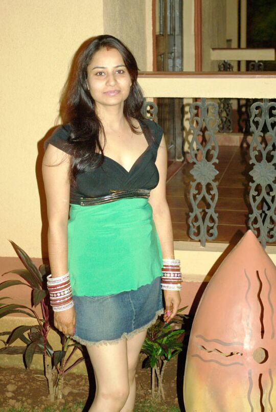 10P Indian females model in their clothes and totally naked as well