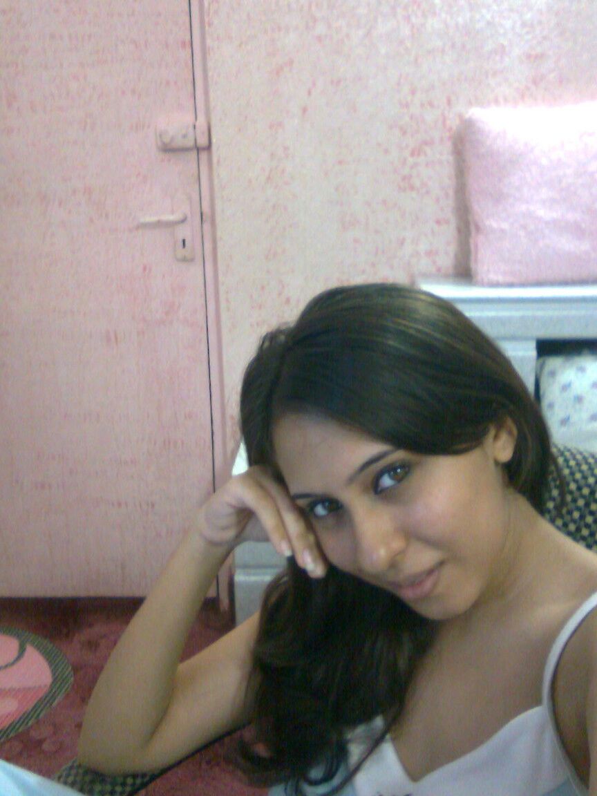 10P Sexy Indian chick uncups saggy tits while getting naked during self shots