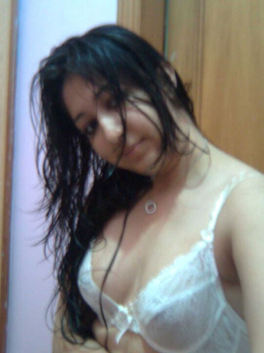 10P Modèles féminins indiens sexy dans sa lingerie pendant une action non nue