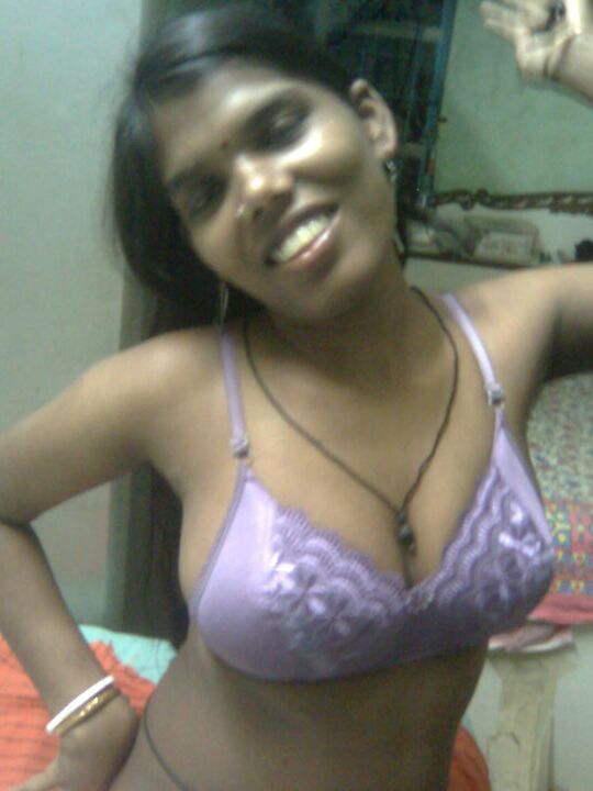10P chicas indias exponen sus grandes pechos y vaginas en sus camas