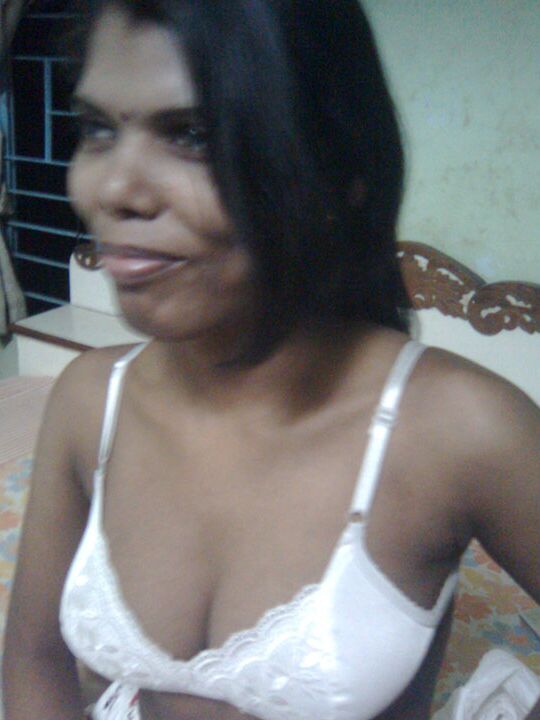 10P chicas indias exponen sus grandes pechos y vaginas en sus camas