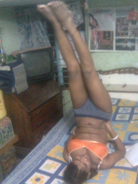 10P chicas indias exponen sus grandes pechos y vaginas en sus camas