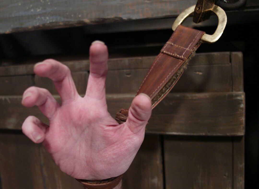 17P Tough & kinky Knox, Lexi Bardot whips her bound spread slave boy with a crop