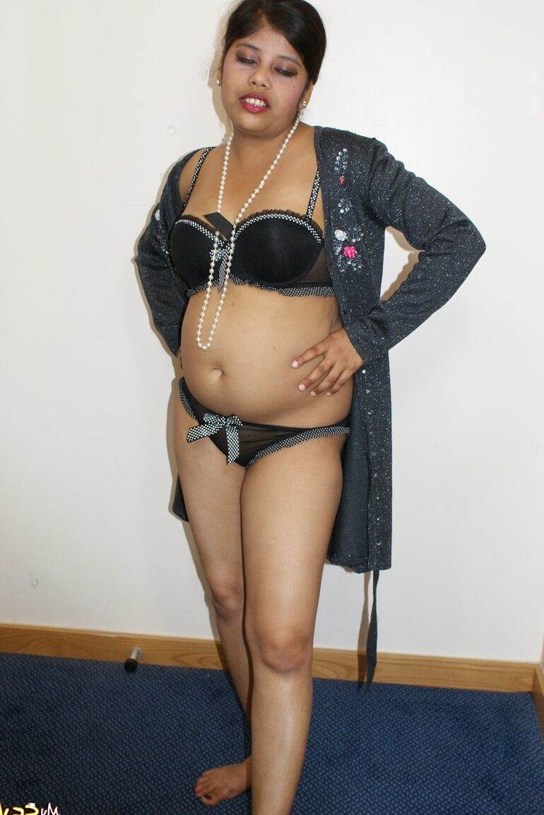 15P My Sexy Rupali Rupali in schwarzer Unterwäsche