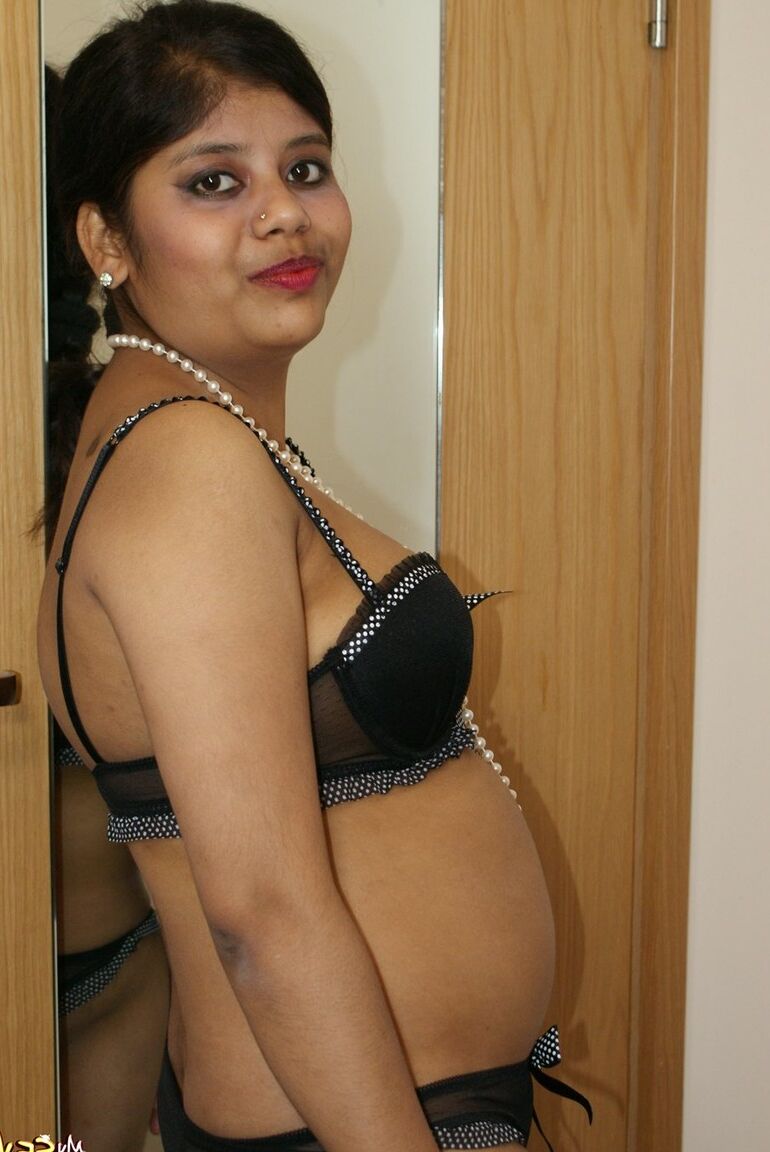 15P My Sexy Rupali Rupali in schwarzer Unterwäsche