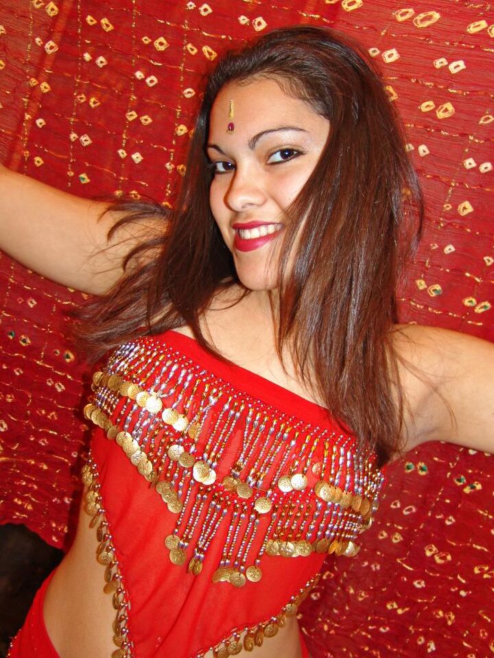 15P Kharyi, une indienne en chaleur, reçoit un creampie dans la chatte en échange d'une pipe torride