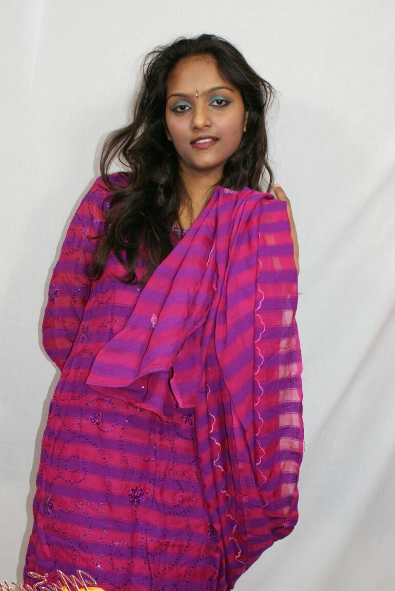 12P Sexy indiana Divya tirando sua roupa tradicional