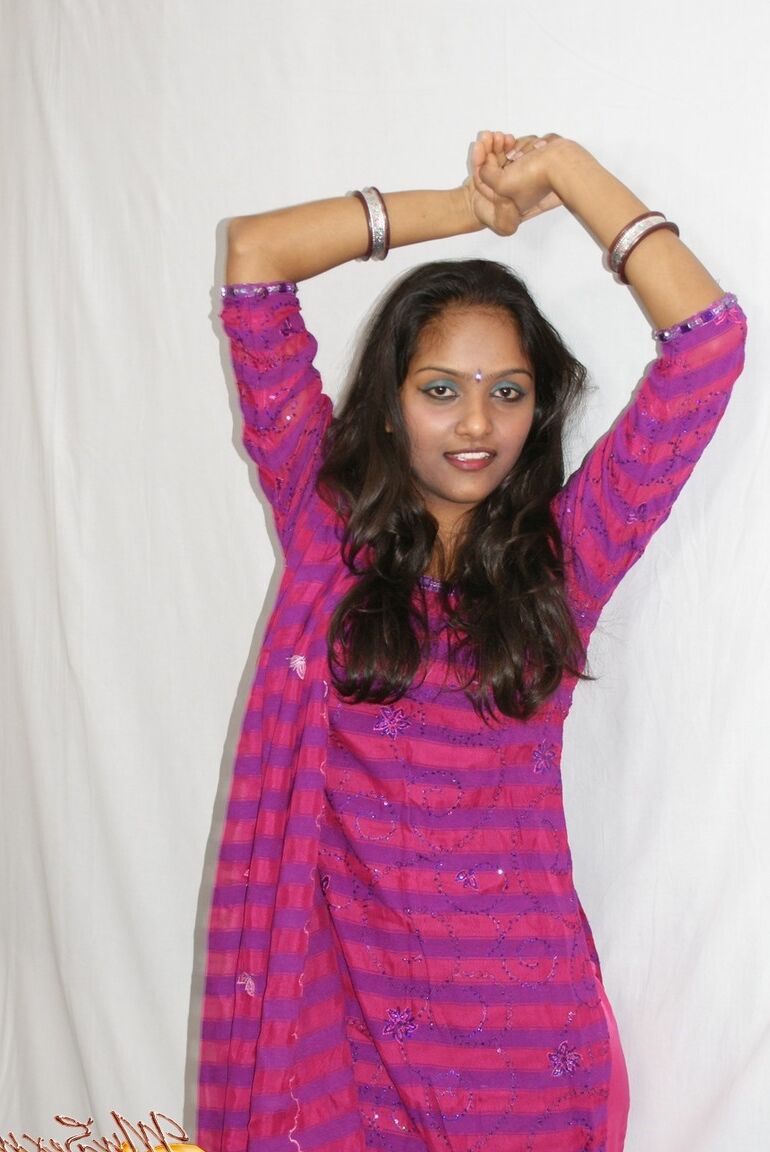 12P Sexy indiana Divya tirando sua roupa tradicional
