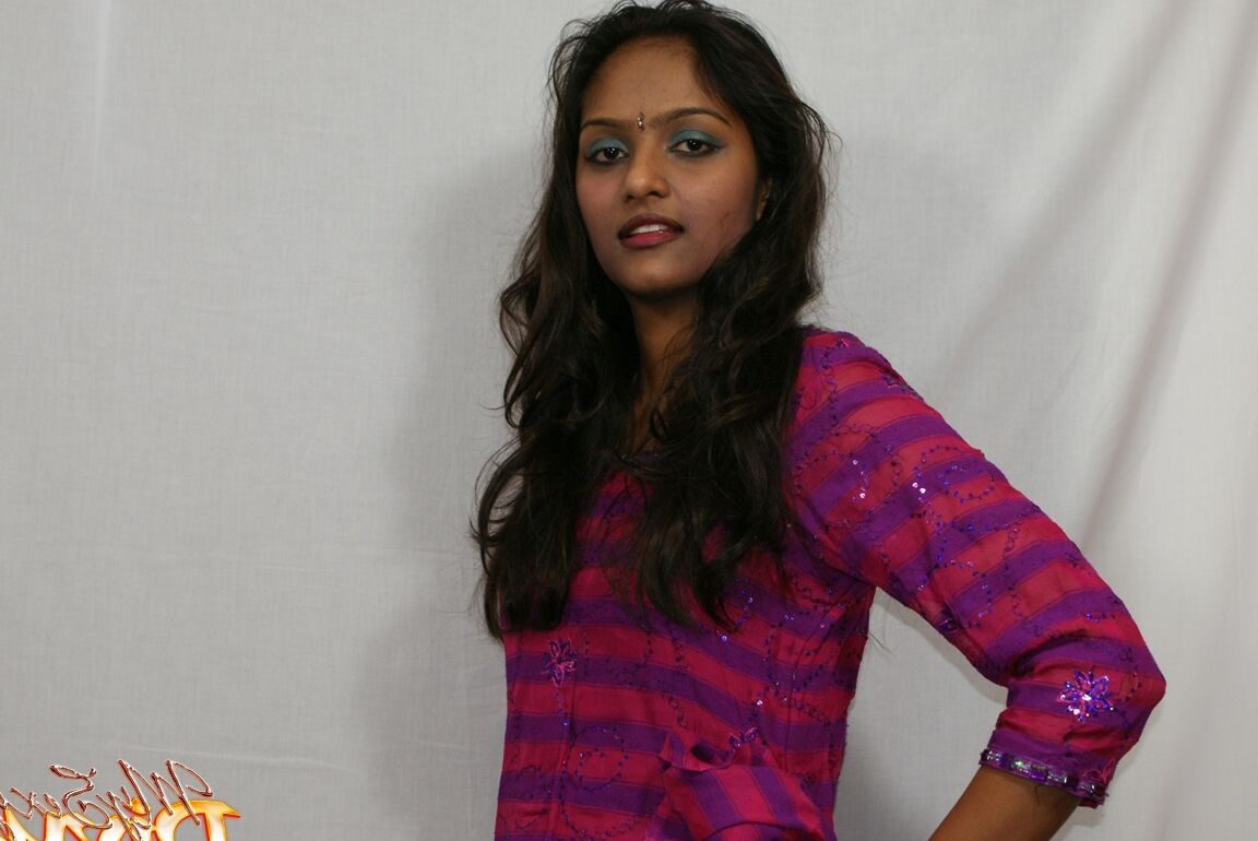 12P Sexy indiana Divya tirando sua roupa tradicional