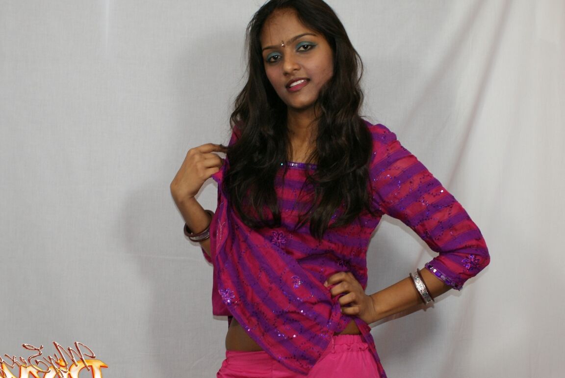 12P Sexy indiana Divya tirando sua roupa tradicional