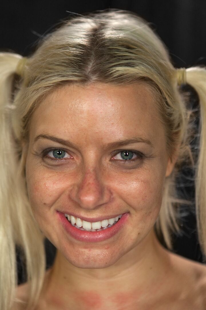 21P デバイスボンデージ Anikka Albrite、Claire Adams