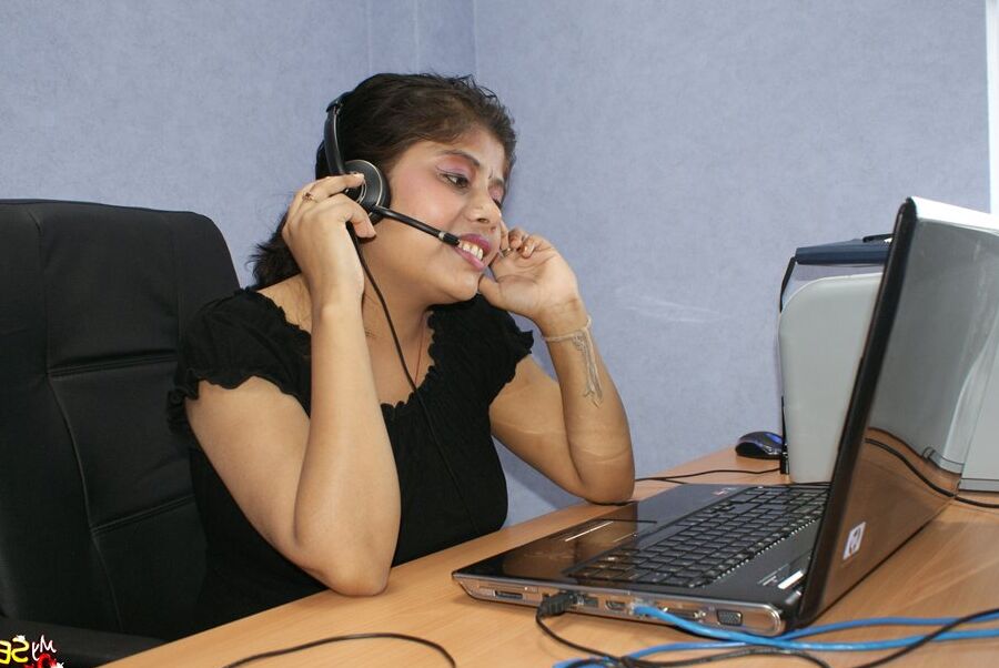15P Rupal chatting in her boyfriend office cabin exposing