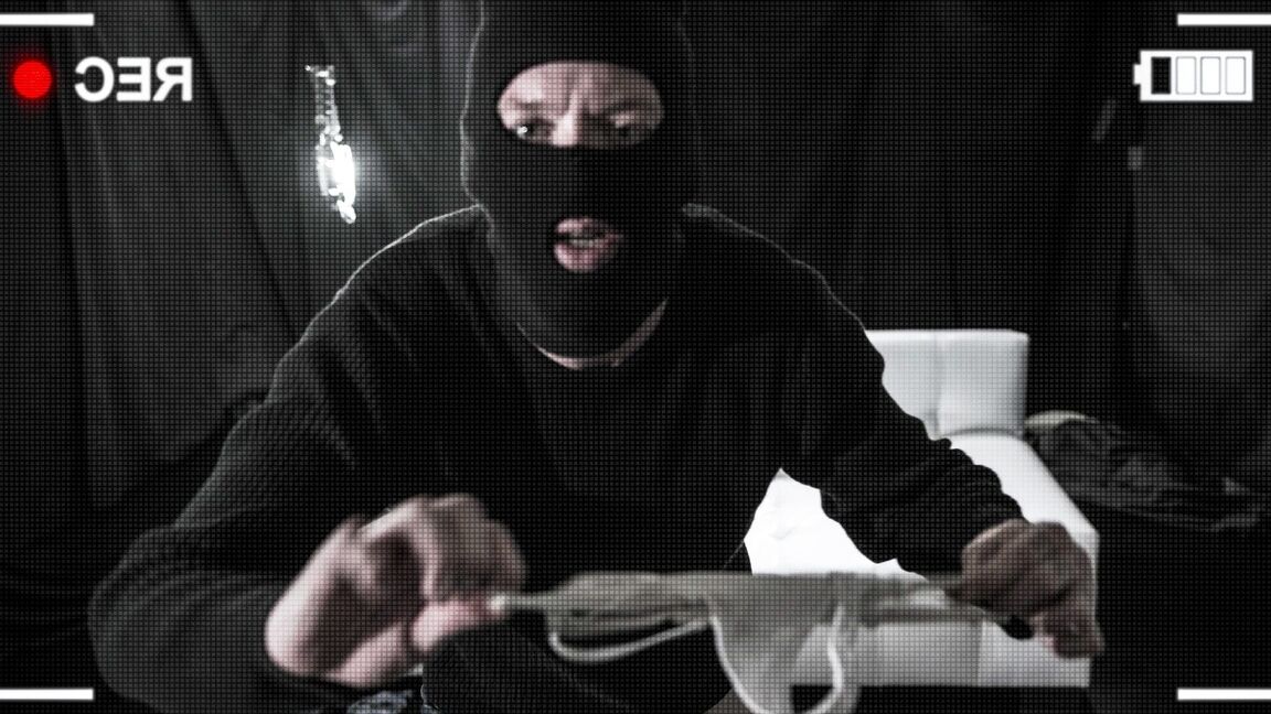 15P RANSOMbrTeen e seu namorado enganam seu pai com um resgate elaborado