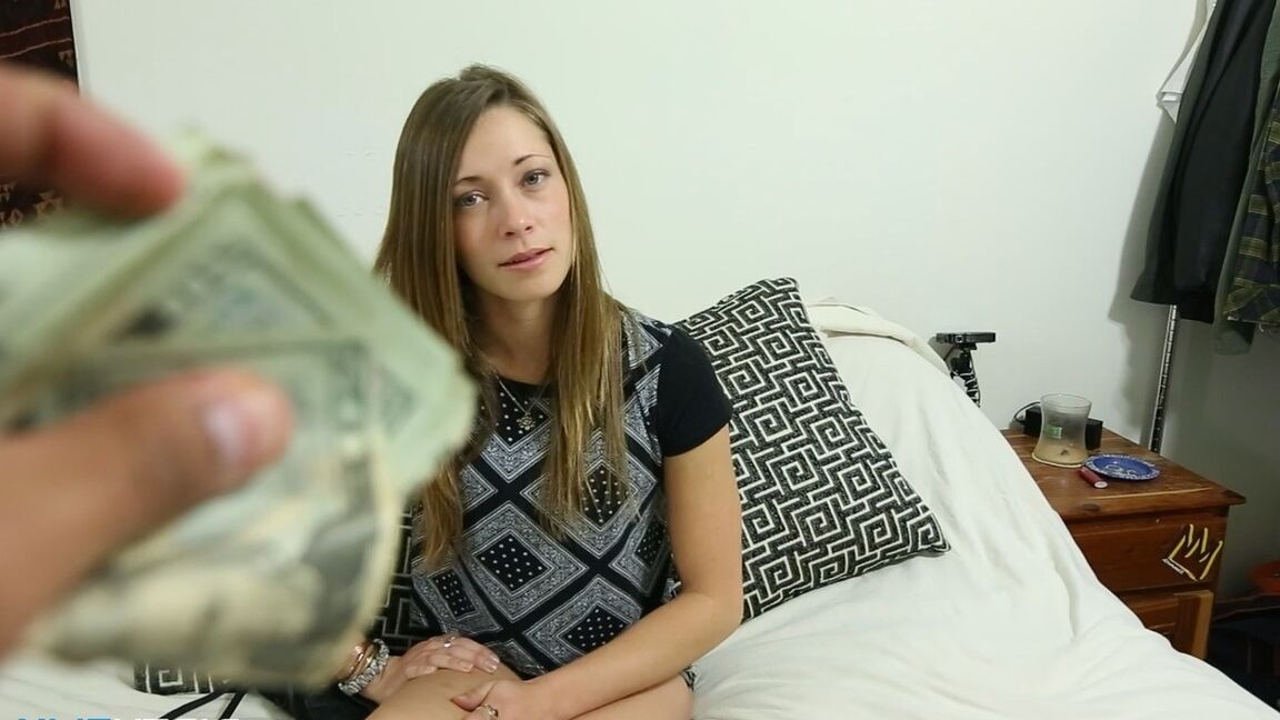 15P Cutie intercambia sus talentos sexuales por algo de dinero y un orgasmo