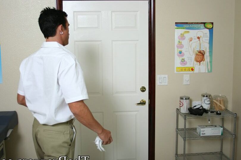 21P Nurse with big tits Rachel RoXXX getting screwed by a pervert at the clinic