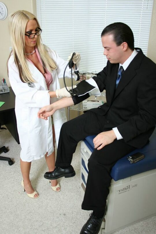 21P Doutor Aventuras Nikki Benz