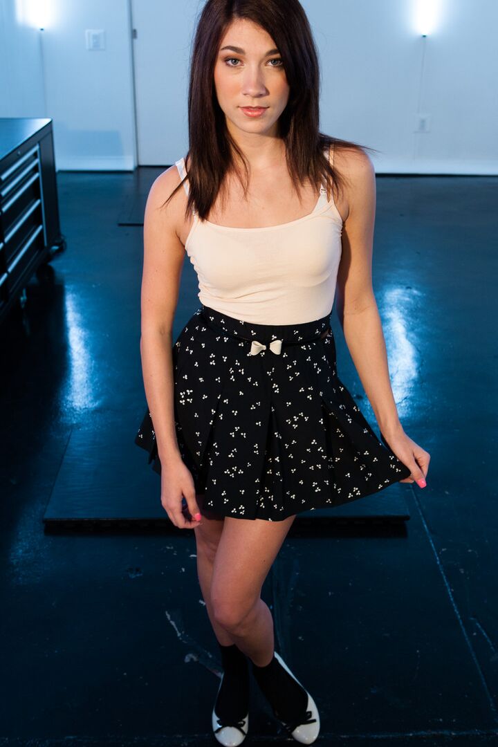 20P Electro Sluts Aiden Starr, Hanna Reilly
