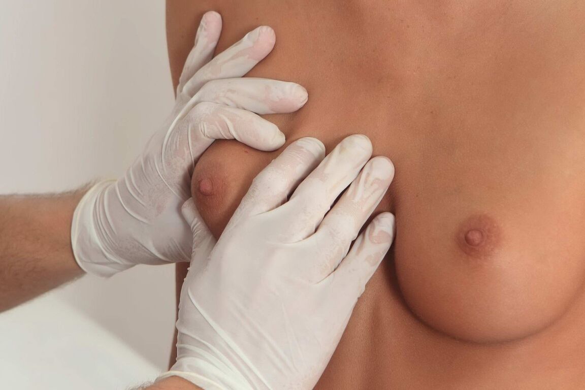 16P A adolescente alta Martina faz sexo durante um check-up com seu médico de família