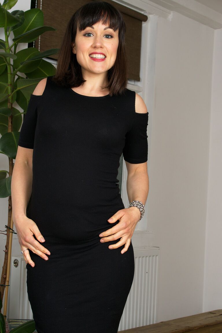 21P Hot MILF Lucy Love mostrando seus mamilos inchados