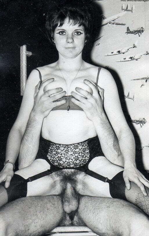 12P Reife Vintage-Pornostars mit großen Titten