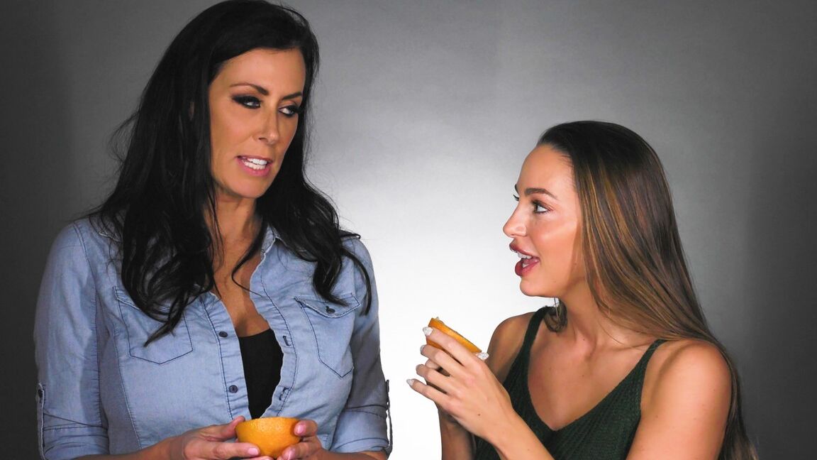 15P Reagan Foxx und Abigail Mac sind zwei der sexiesten und dominantesten Frauen, die ich je habe