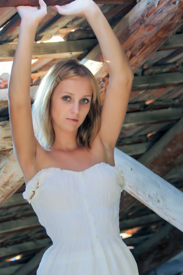 21P Beauté Érotique Ilona D