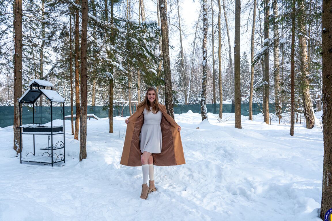 20P Playful Russian hotties Amanda Clarke & Isadora flash their cunts in the snow