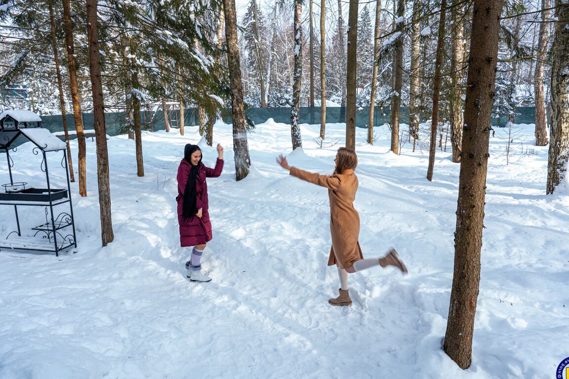 20P Playful Russian hotties Amanda Clarke & Isadora flash their cunts in the snow