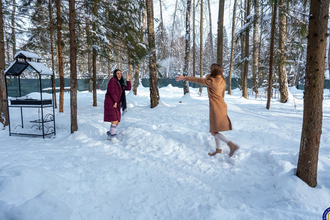20P Playful Russian hotties Amanda Clarke & Isadora flash their cunts in the snow