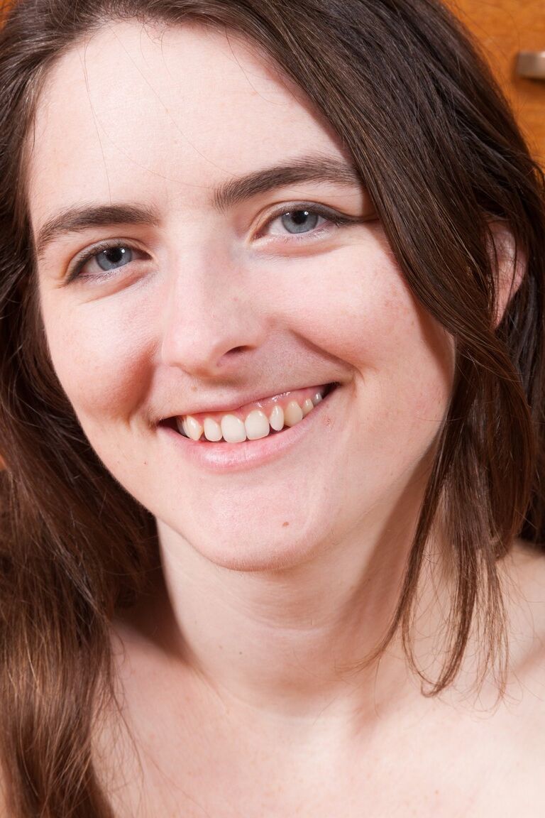 21P Cute amateur girl Snow reveals her hairy crotch and armpits at home