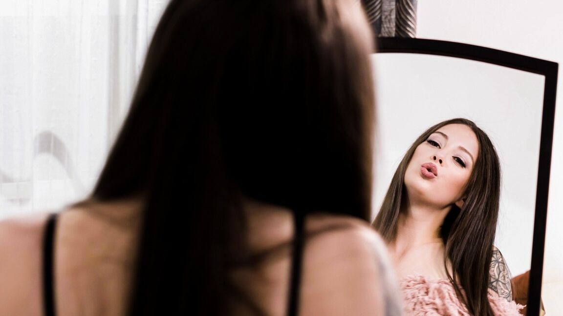 15P Maddy May is getting ready for a night out with her boyfriend when her