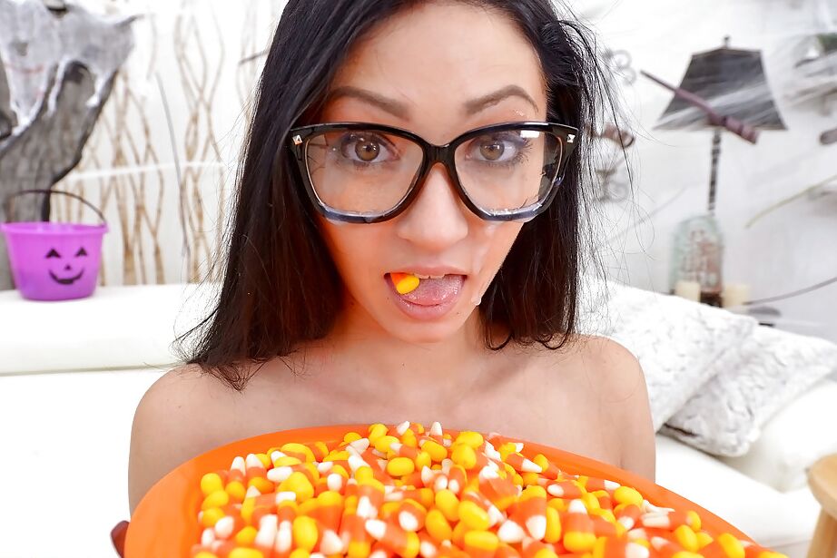 16P メガネをかけたティーンがポップコーンを食べると口がクソになる