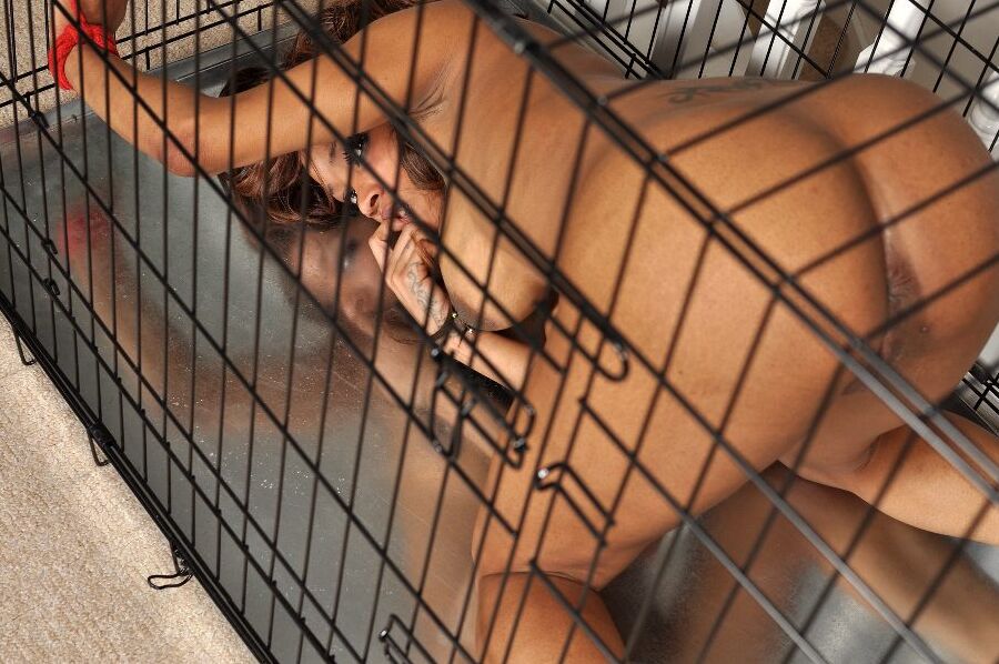 12P Amazing Kiki Minaj tied up in a cage at Tied Virgins