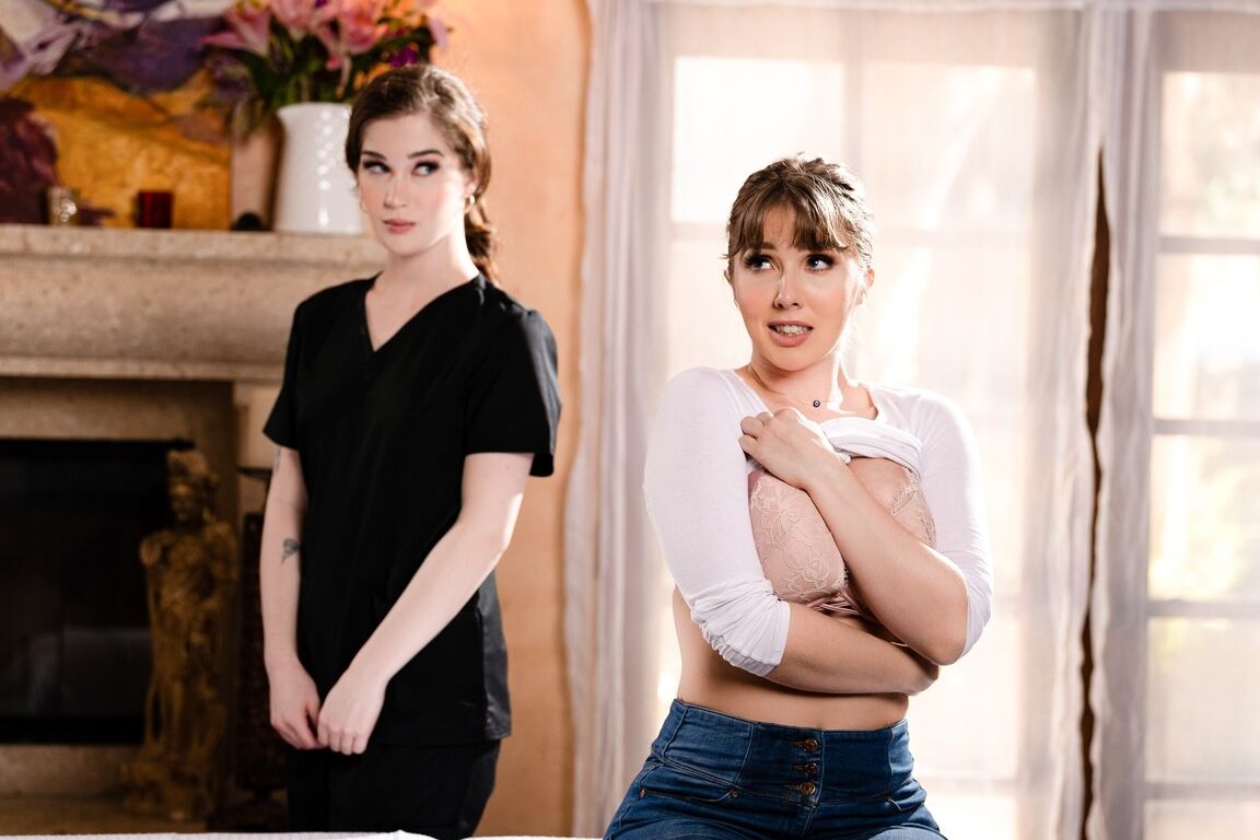 15P Les belles filles Lena Paul et Evelyn Claire ont des relations sexuelles lesbiennes pendant un massage