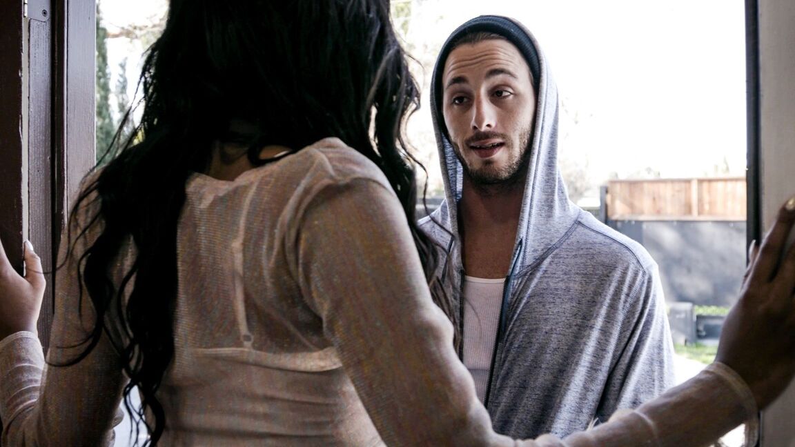 15P BACK TO BITE YOUbrSleazy Ex Uses Woman's Checkered Past To Worm His Way Back