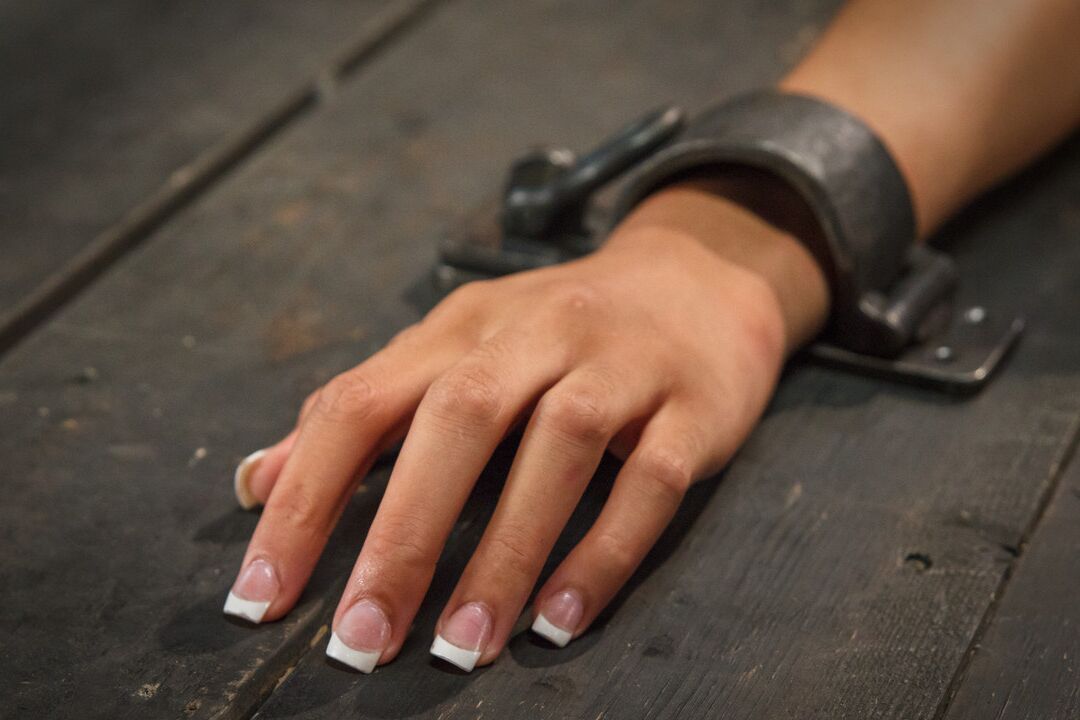 21P Device Bondage Serena Ali