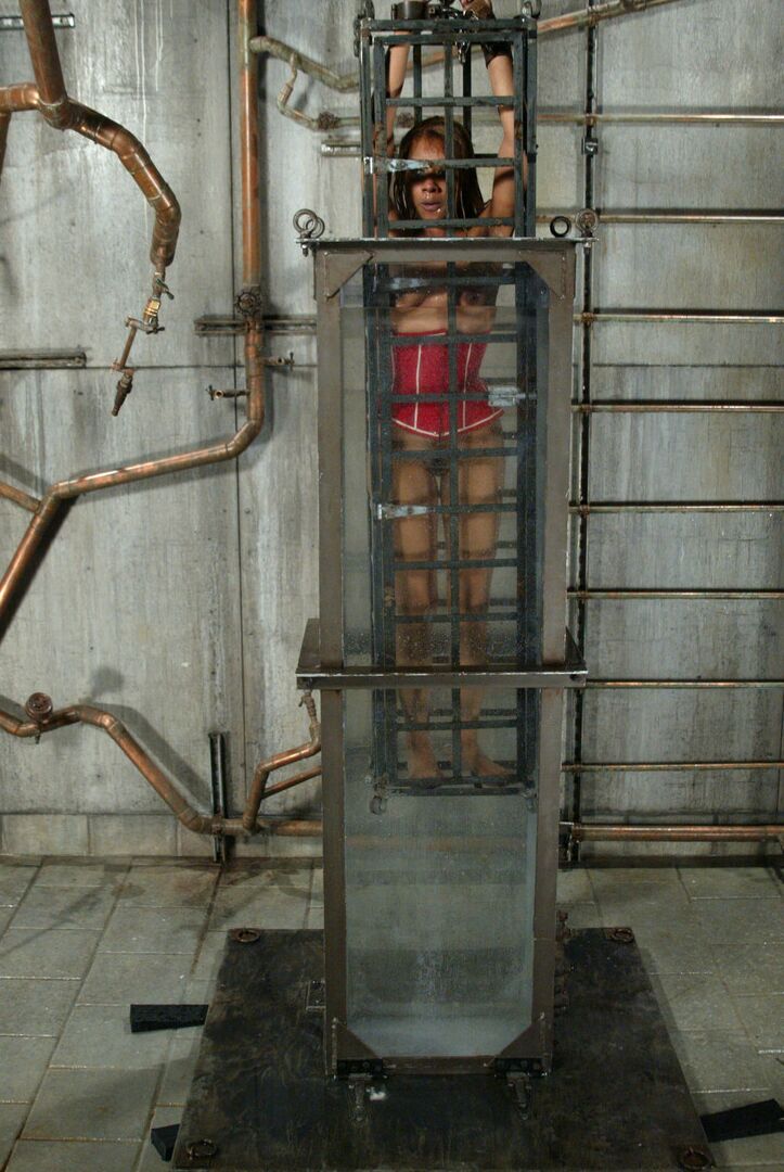 21P Bondage de agua Stacy Ray