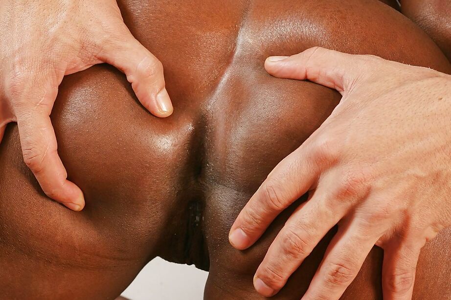 16P Chicas de ébano lujuriosas tienen un trío anal ferviente con un muchacho cachondo