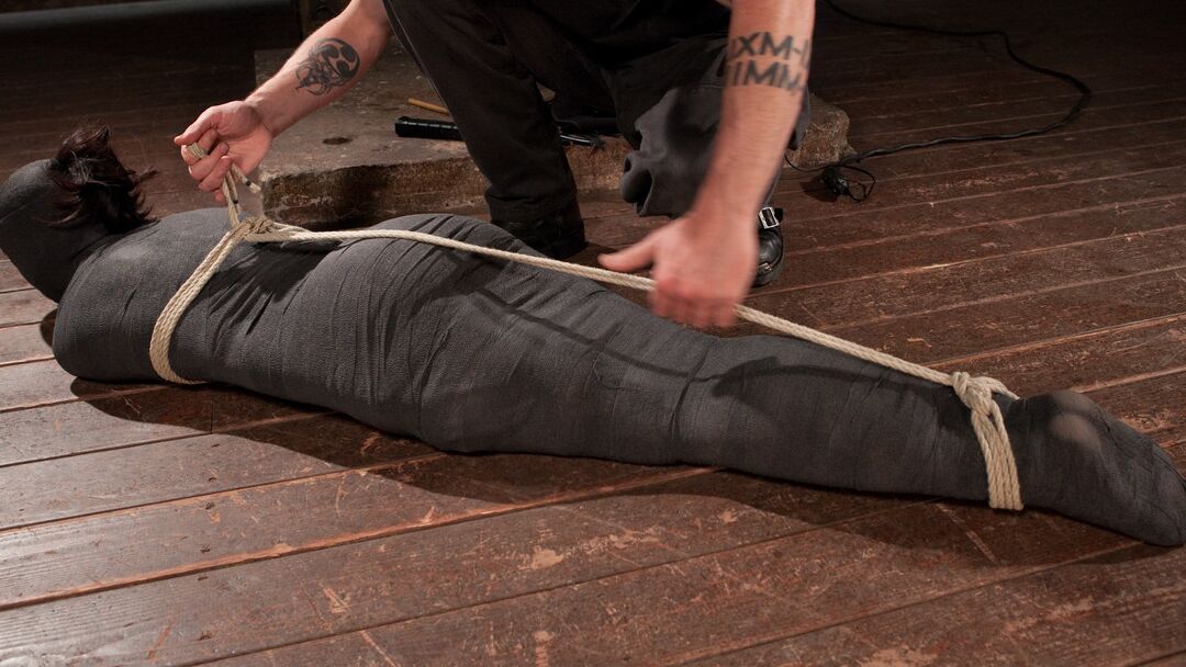 19P Kinky Skin Diamond goes through with mummification during her BDSM session