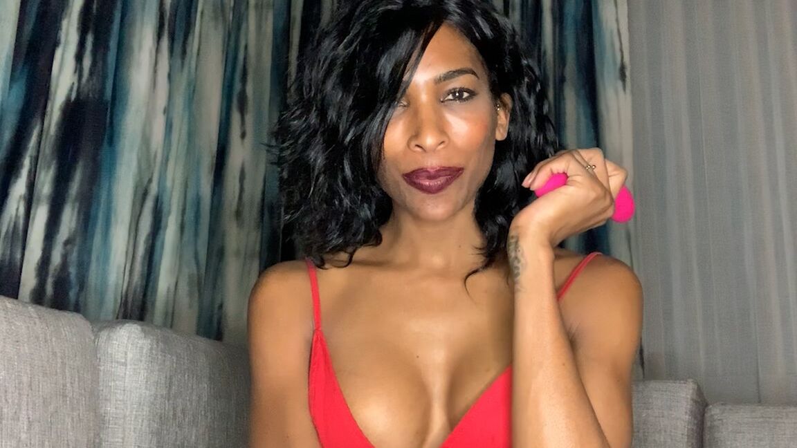 18P Kinky Bites Natassia Dreams
