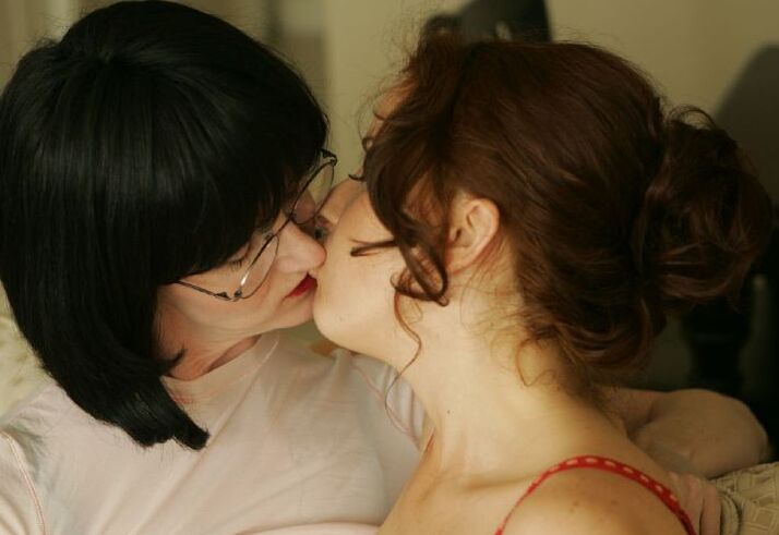 12P Tempting mature ladies in nylon stockings having some lesbian fun