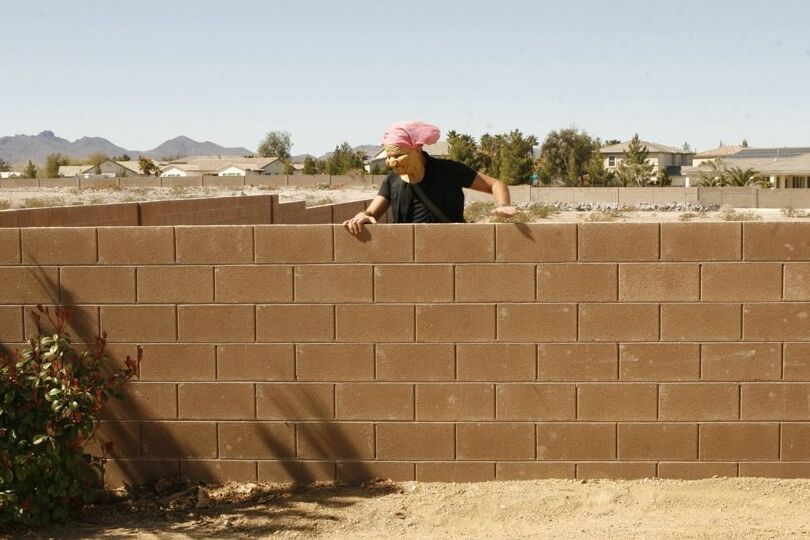 16P La esposa de ébano Melrose Foxxx es bombeada por una gran polla dura