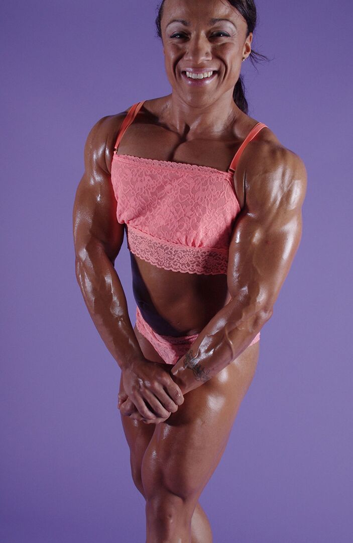 Karen Garrett, bodybuilder noire de 14P, affiche son physique musclé