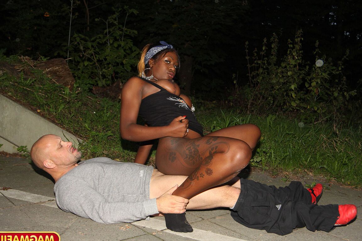 14P Ebony slut Josy Black hooks up on the street for a public suck and fuck