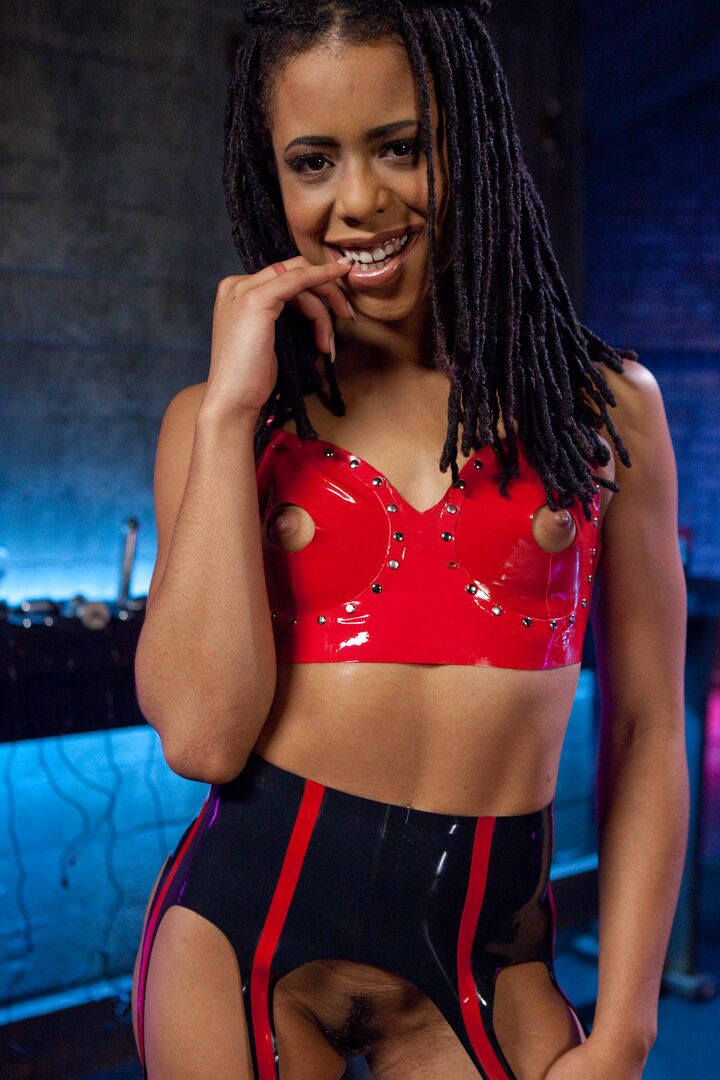 11P Ebenholz-Teenager Kira Noir