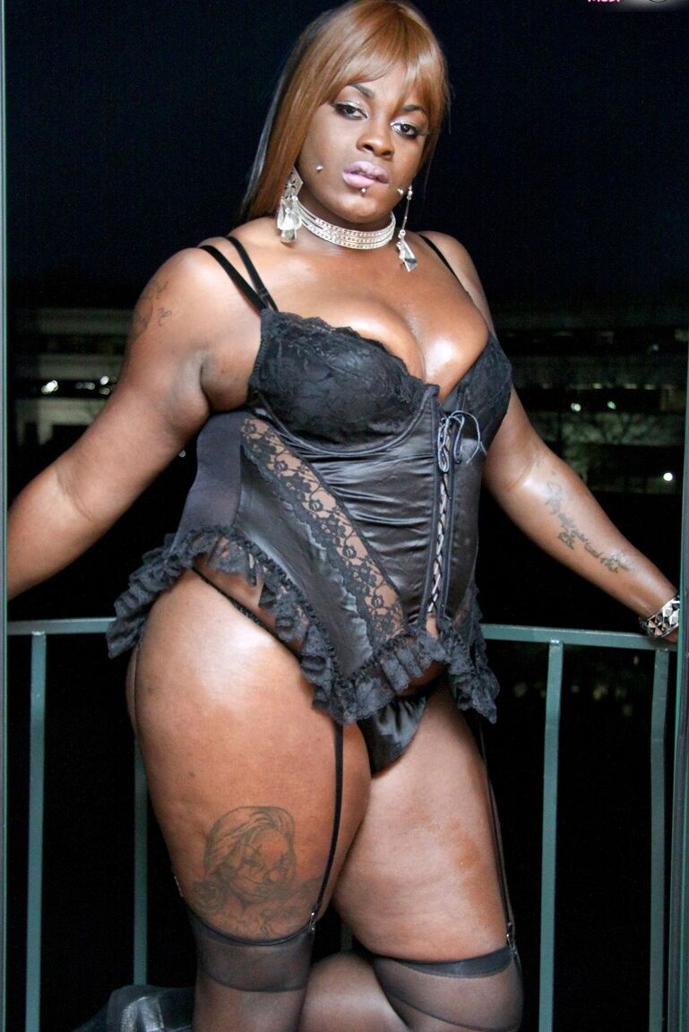 16P Preto TGirls Oliyah Marie