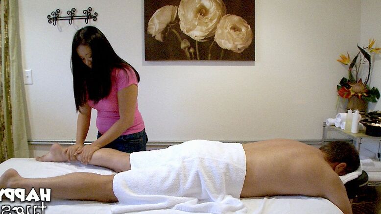 16P Asian harlot Kiwi Ling enjoys handjob she does during hardcore massage