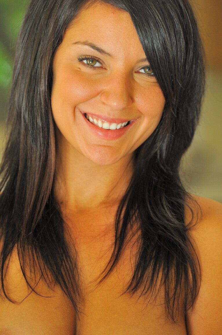 21P Raven-haired babe Annalisa peels her bikini off and rubs her clit by the pool